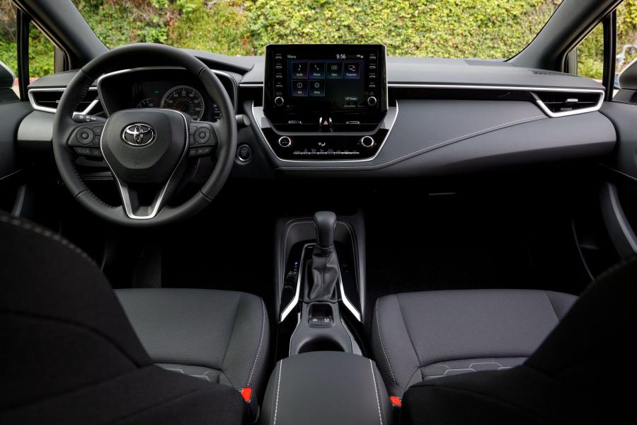 Торпедо Toyota Corolla SE Hatchback 2018 года  (NA) (фото 23 из 30)
